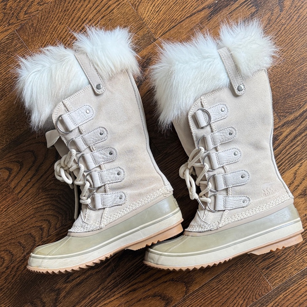 Sorel Boots with Faux Fur Trim - Light Beige/Cream